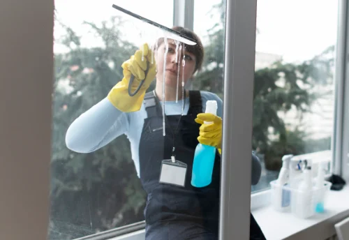 Nettoyage de vitres intérieures et extérieures à Dangers